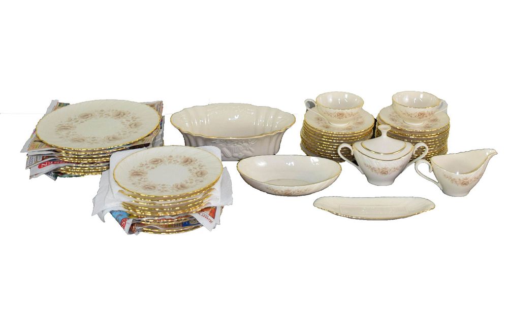Lot 267: Lenox 60 Piece Set