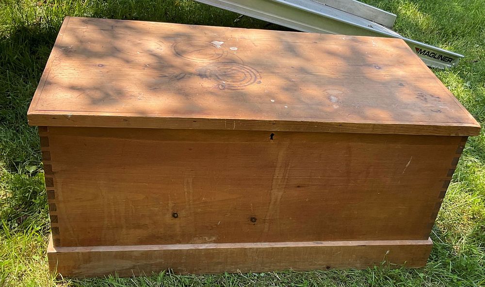 Lot 286: Country Storage Chest
