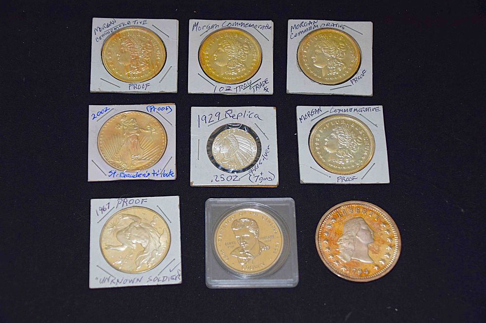 Lot 205: 9 Replicas and commemoratives