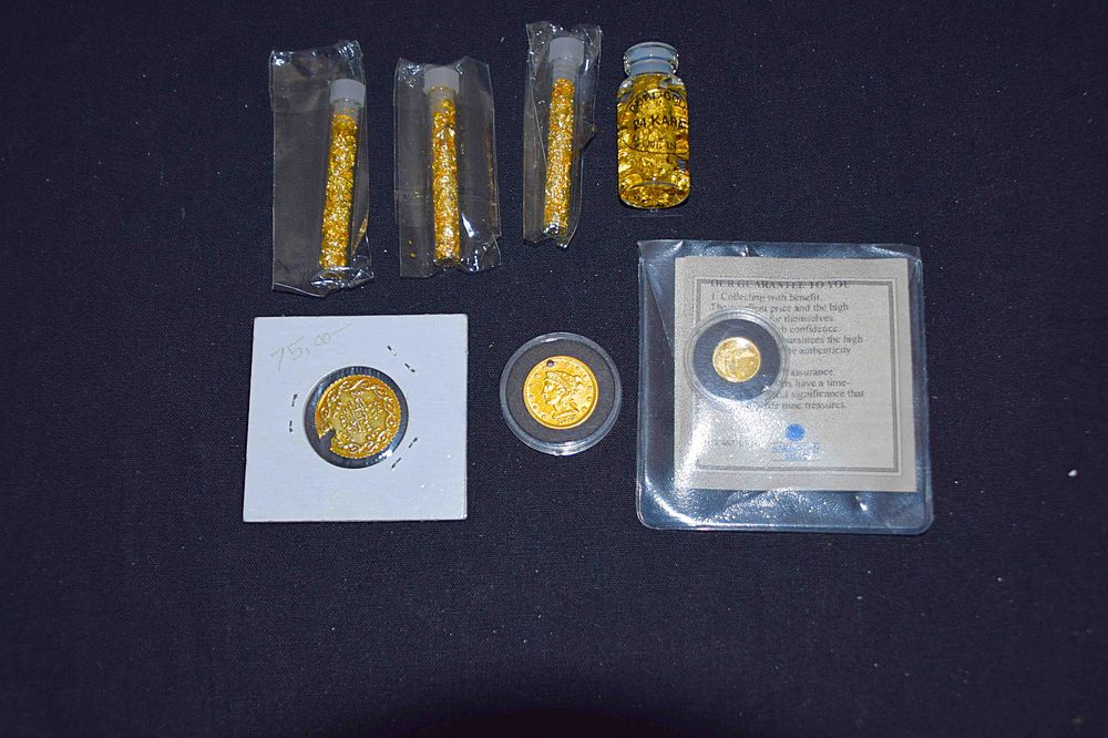 Lot 208: Gold Lot