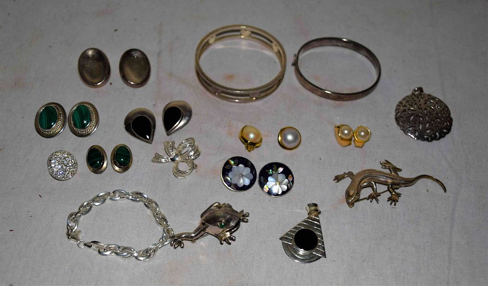 Lot 137: Jewelry Lot