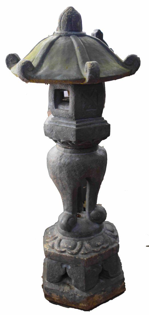 Lot 165: Garden Pagoda Sculpture