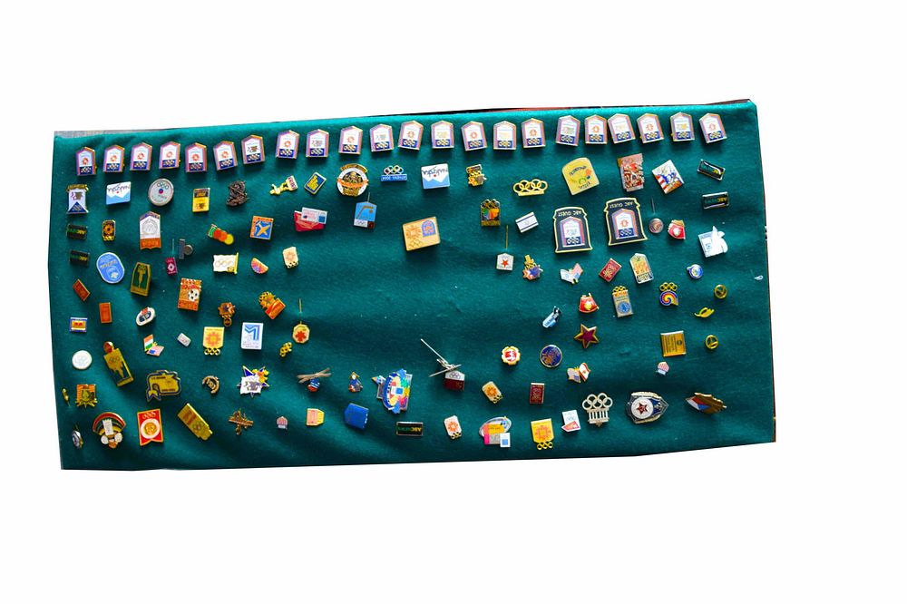 Lot 189: Olympic Pins