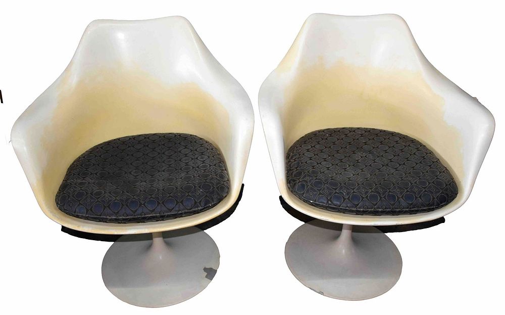 Lot 200: Pair of Knoll Chairs