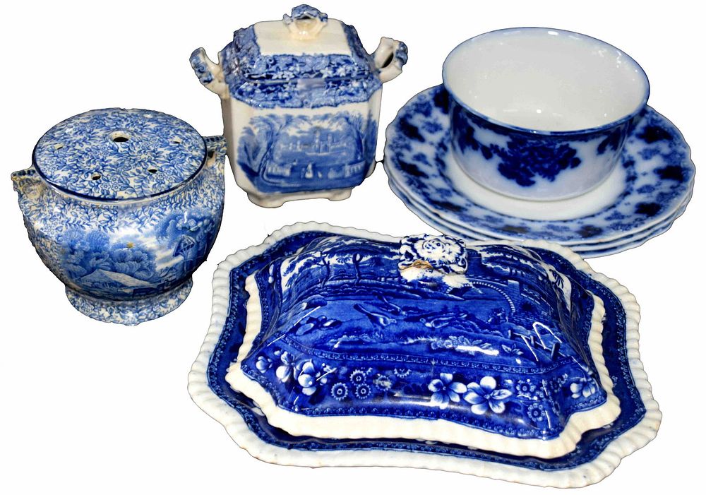 Lot 220: Porcelain Lot