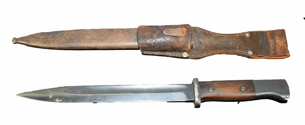 Lot 160: Bayonet and scabbard