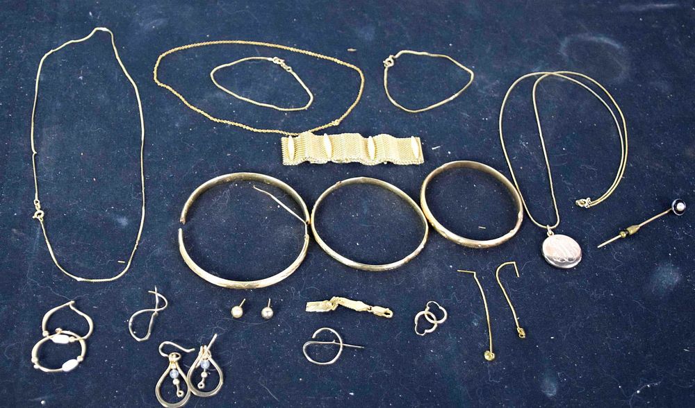 Lot 165: Jewelry Lot