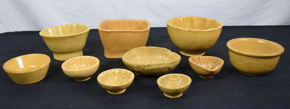 Lot 164: Yelloware Molds Collection