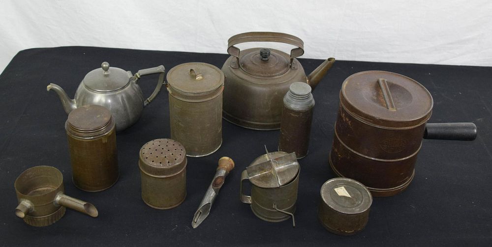 Lot 191: Eleven-Piece Lot of Tinware