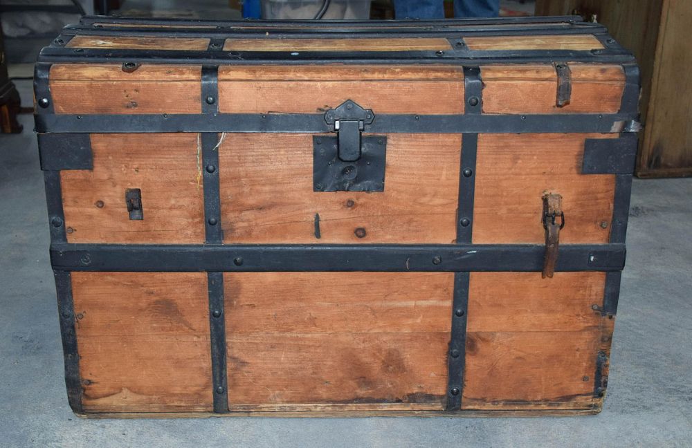 Lot 193: Victorian Trunk