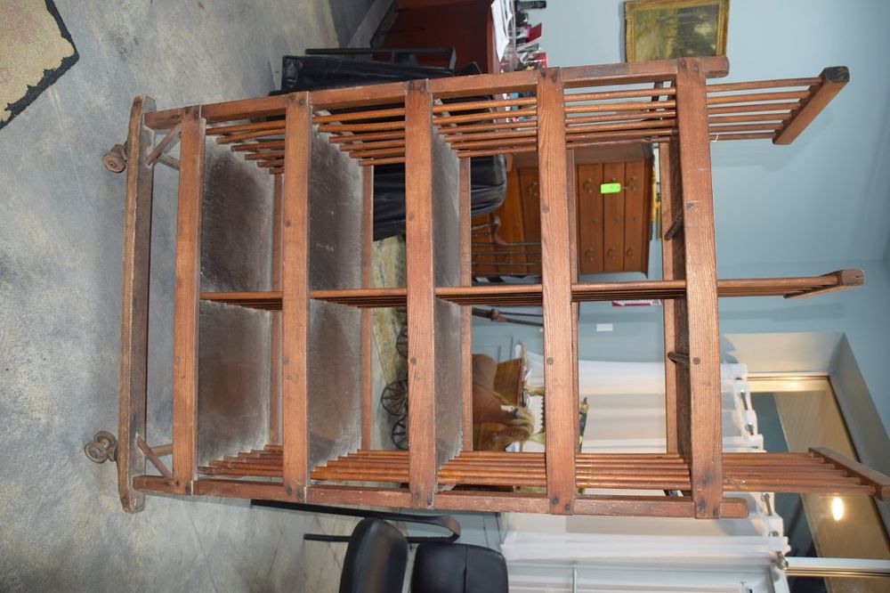 Lot 194: Country Shoe Rack