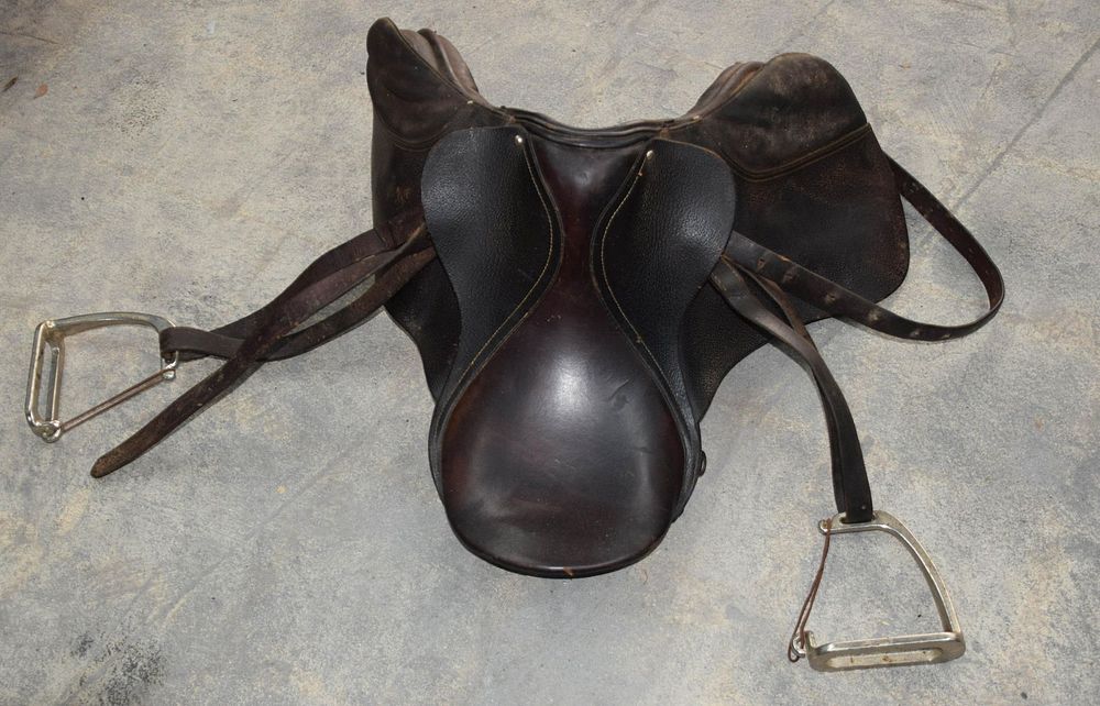 Lot 198: Hunt Seat Saddle