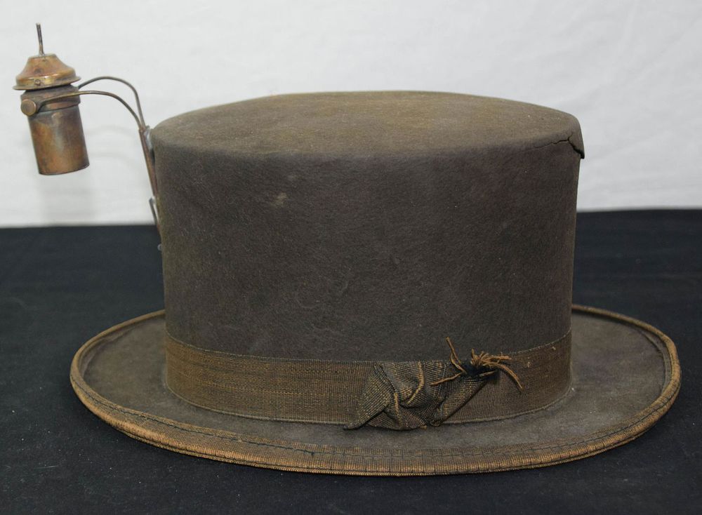 Lot 202: Parade Beaver Hat with Lamp