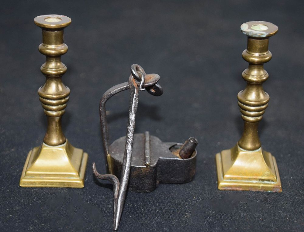 Lot 204: Rare Miniature Betty Lamp