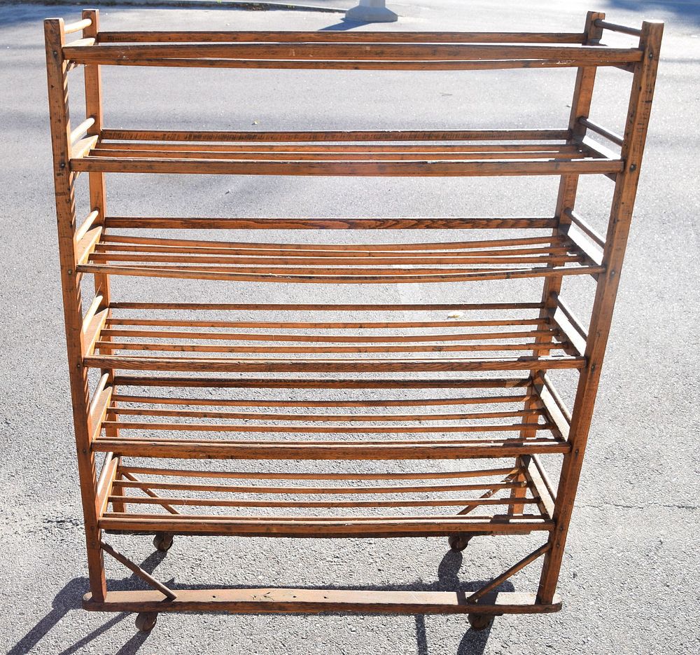 Lot 198: Country Shoe Rack