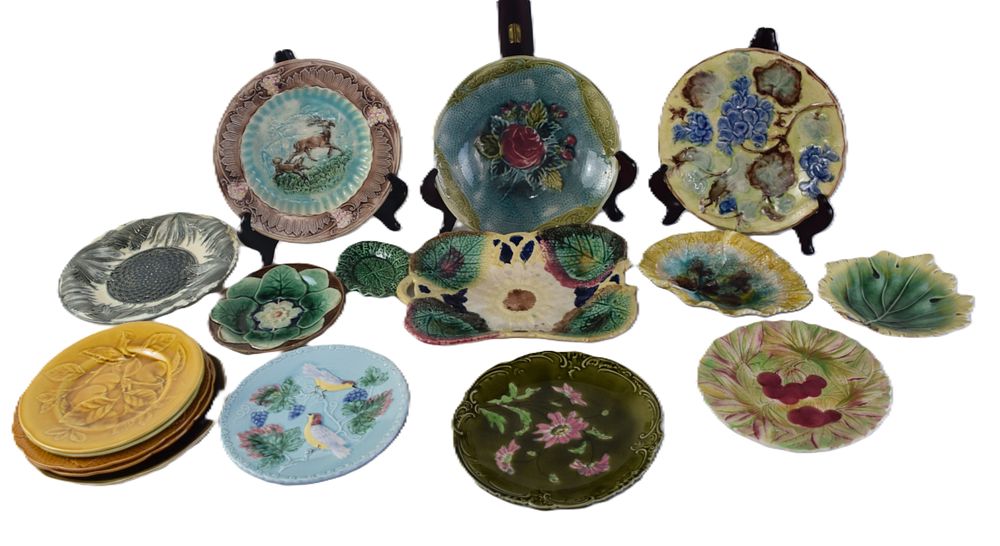 Lot 157: 17 Majolica Plates