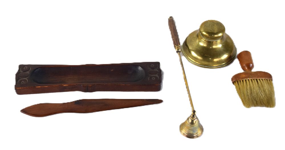Lot 182: Desk Set