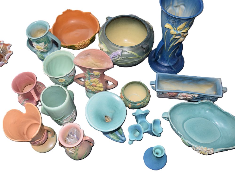 Lot 191: 16 Piece Pottery Lot