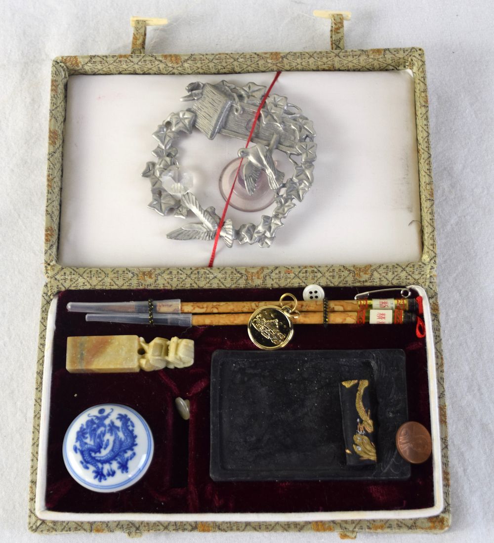 Lot 176: Chinese Accessories