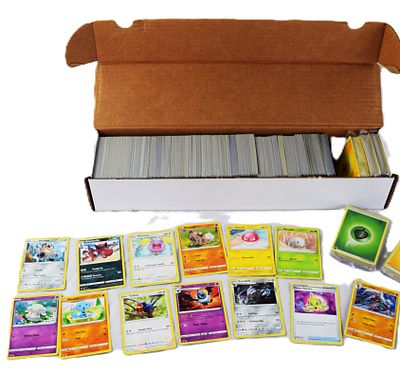 Pokémon Collector Deck. Approximately 1000 to 1200 Pokémon cards of 2019-2020 vintage including 