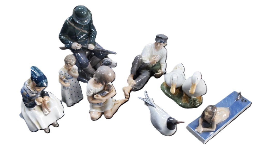 Lot 190: 8 Piece Royal Copenhagen Lot