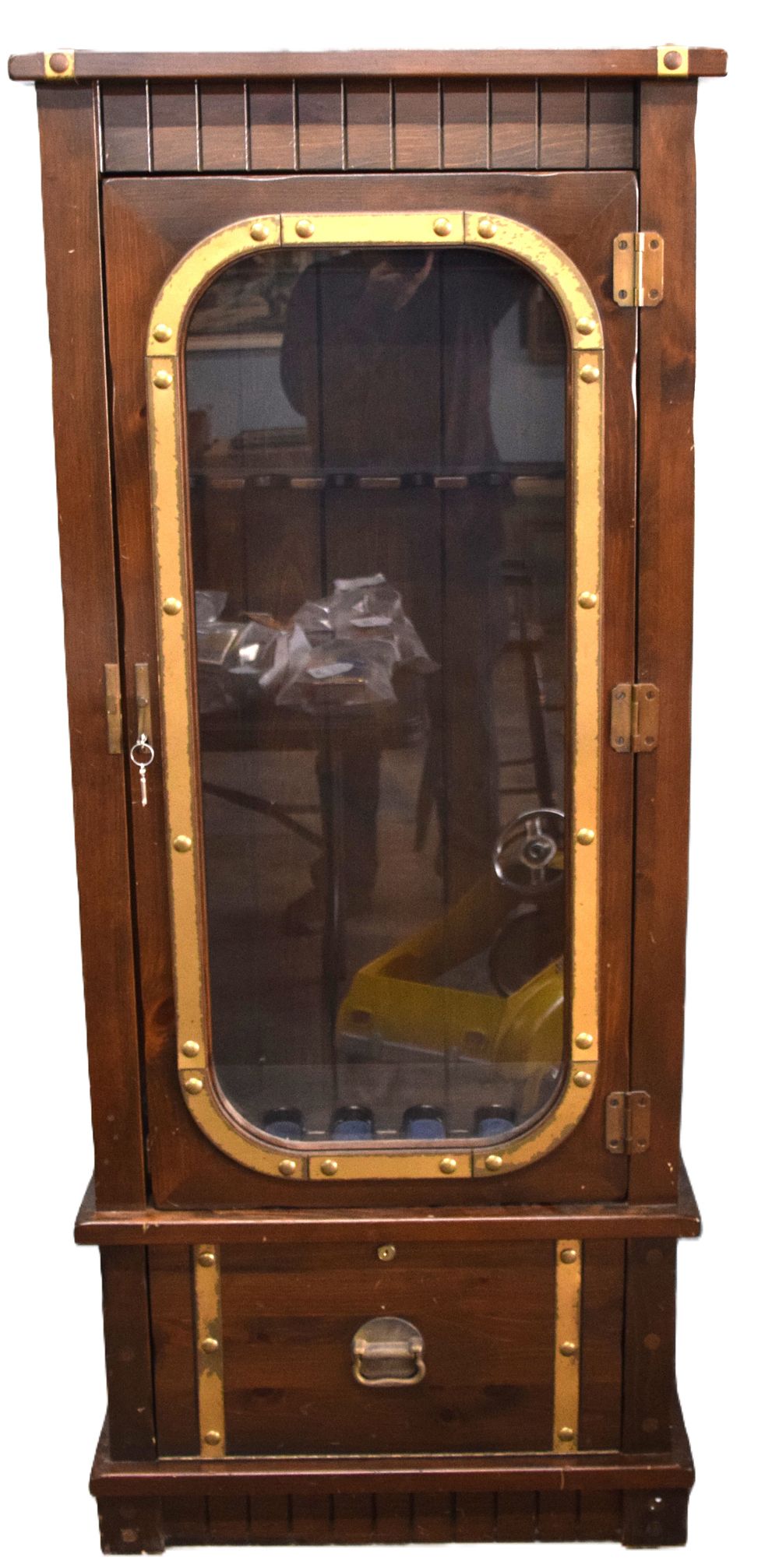 Lot 199: Pine Gun Cabinet