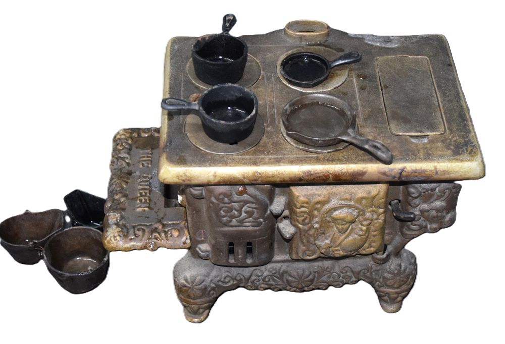 Lot 28: Salesman Stove By Queen