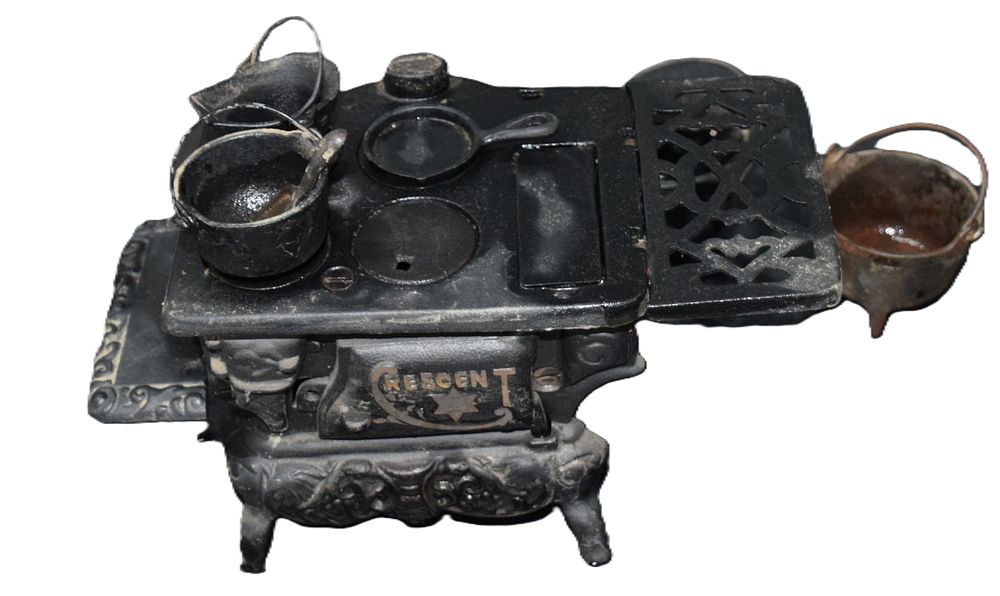 Lot 31: Salesman Stove By Cresent