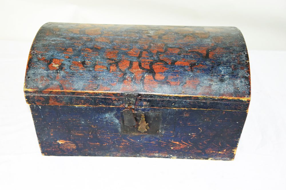 Lot 37: 18th Century Country Dome Box