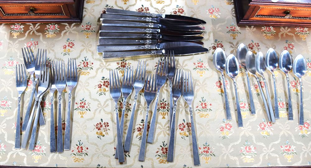 Lot 58: International Sterling Silver Flatware Set