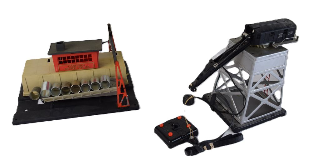 Lot 207: Lionel Magnetic Pick-up Crane And Culvert Loader