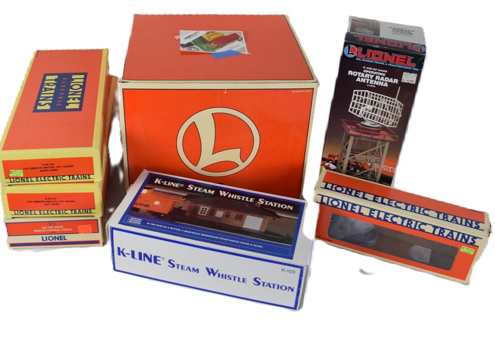 Lot 227: Lionel Operating Unit Set
