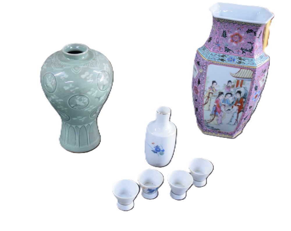 Lot 277: Japanese Porcelain Lot