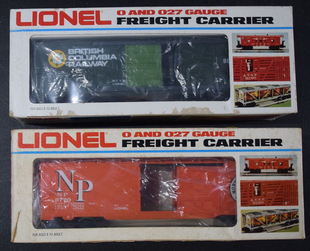 Lot 281: Lionel 6-9425 and 6-9770 Box Car Set