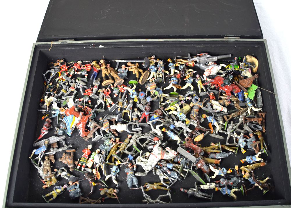 Lot 290: Hugh Lot Of Military Lead Soldiers