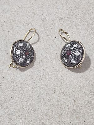 זוג עגילים כנראה עתיקים זהב 14 קראט משולב עם כסף רובי וזרקונים. משקל 6.78 גרם