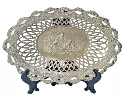 צלחת ממתקים כסף 800 גרמניה דמויות ילדים משחקים. 21.5X14 סמ" 
162 גרם