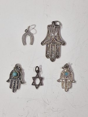 לוט תליונים חמסה קטנים מכסף.