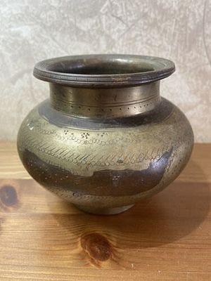 אגרטל ברונזה קשמירי אסלאמי עתיק ? מאסיבי ישן מאוד מעוטרת ביד 12 סמ