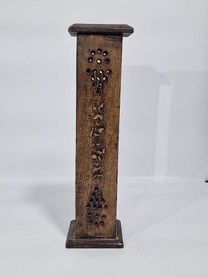 מתקן לקטורת מעץ ישן מגולף ביד מכל הצדדים 
30.5X9 סמ" מצב מושלם.