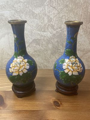 זוג אגרטלים מיני ברונזה סינית ישנים Cloisonn&eacute; על בסיסי עץ 10 סמ. זוג אגרטלים מיני ברונזה סינית 