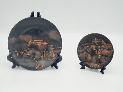 זוג צלחות ציליאניות לתליה 
14.5 סמ" 
10 סמ"