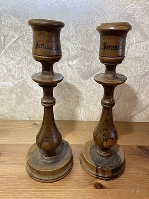 זוג פמוטים מעץ זית וינטג' לשבת בסגנון בצלאל 20 סמ