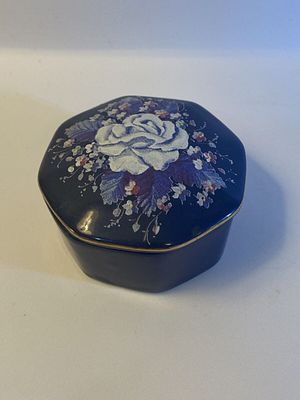 קופסא מיני פורצלן יפנית עתיקה מצוירת ביד