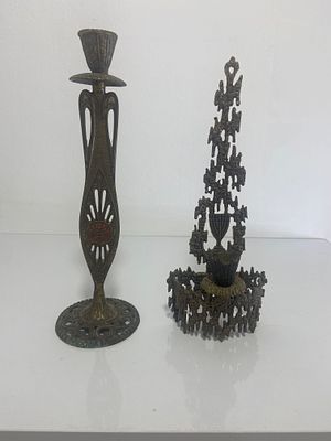 זוג פמוטים בודדים ישנים אחד תמר (חוסר מדליון בצד אחד) והשני וינברג? חתומים 
27-28 סמ"