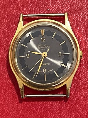 שעון וינטאג צרפתי מנגנון יפני ללא רצועה לא נבדק.