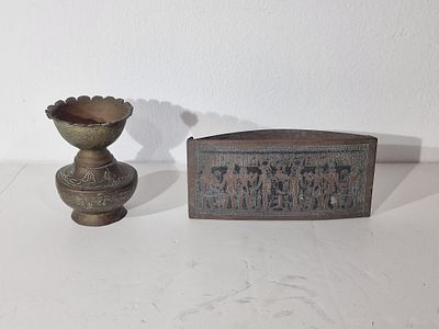 זוג כלים איסלאמים. כד 9.5X6.5 סמ" 
מחזיק מכתבים 15X6.5 סמ"