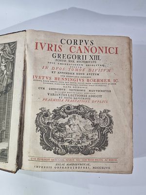 ספר עתיק מחבר עיסא פטיאן 1747
Corpvs Ivris Canonici 
. תאור 
Issa Fetian 
Corpvs Ivris Canonici 