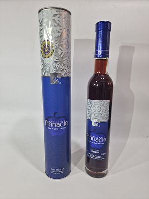 בקבוק משקה חריף סיידר 2006 אטום לא נפתח.
CIDRE DE GLACE DOMAINE PINNACLE 375 Ml 12%