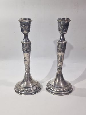 זוג פמוטי כסף סטרלינג של אצעדה, חתום.
מצב טוב מאד. מידות 
22X8.5 ס"מ 
211 גרם